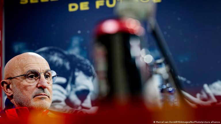 تحقيق رسمي وإدانة حكومية بعد هتافات"معادية للإسلام"