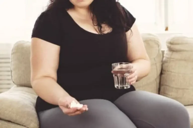 حبوب السمنة الجديدة المعتمدة في الإمارات العربية المتحدة: من يمكنه الحصول عليها، مدى توفرها، شرح الوصفات الطبية