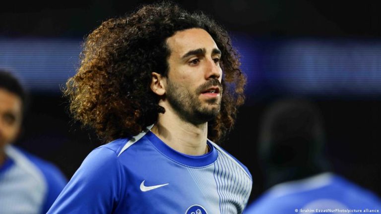 حلاق كوكوريا يكشف عمق أزمة تشيلسي هذا الموسم!