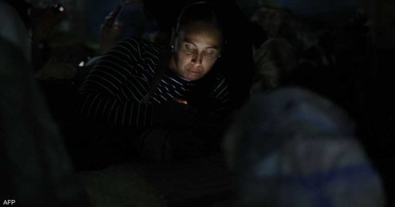 خبراء يكشفون لماذا تنام النساء أكثر من الرجال