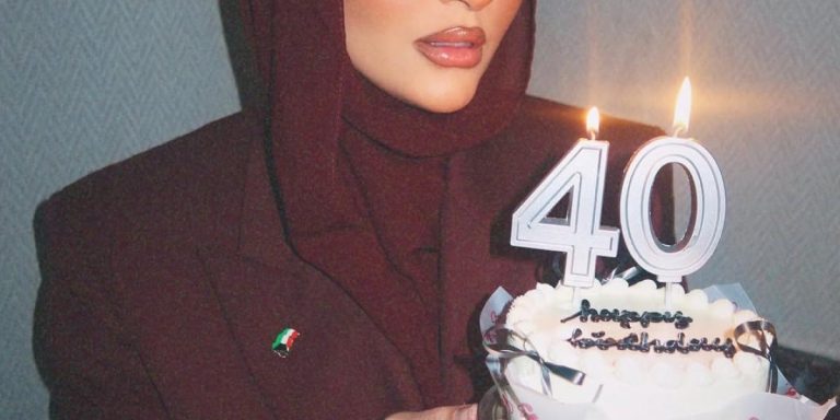دلال الدوب تحتفل بعيد ميلادها الـ40 وجولة على أحدث إطلالاتها المناسبة للمحجبات