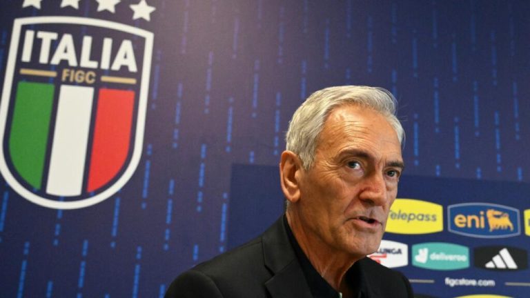 رئيس الاتحاد الإيطالي لكرة القدم يُجبر على الاستقالة جراء "نهاية العالم الثالثة" للعبة في بلاده