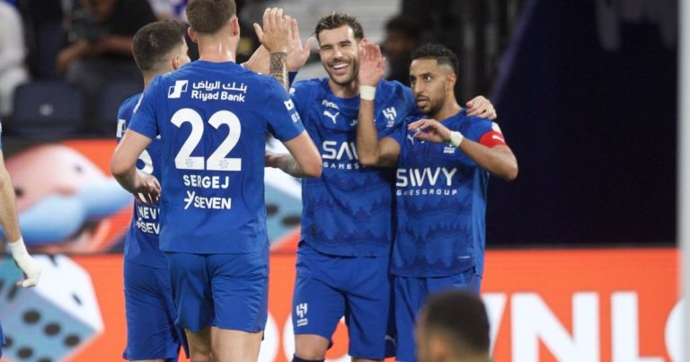 شاهد.. سافيتش يمنح التقدم للهلال أمام ضمك في الشوط الأول