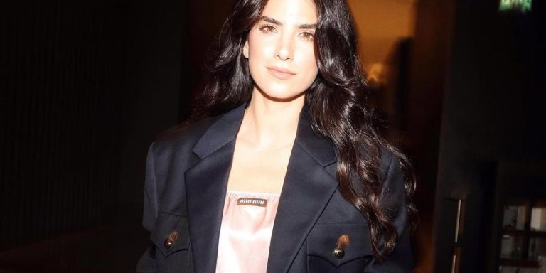 صيحة التنانير بالكسرات.. قطعة كلاسيكية تتجدد في إطلالات النجمات وهذه طرق تنسيقها