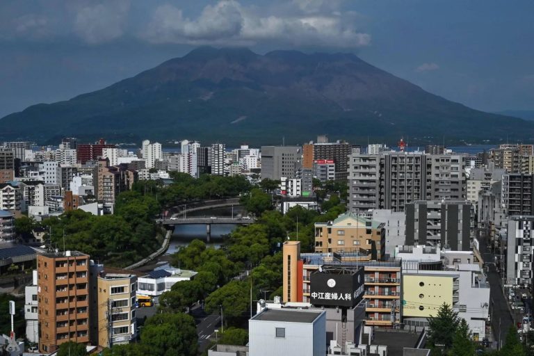 قطاع الصناعات التحويلية يعود للنمو بعد انكماش استمر 11 شهراً » وكالة الانباء العراقية (واع) اليابان: قطاع الصناعات التحويلية يعود للنمو بعد انكماش استمر 11 شهراً