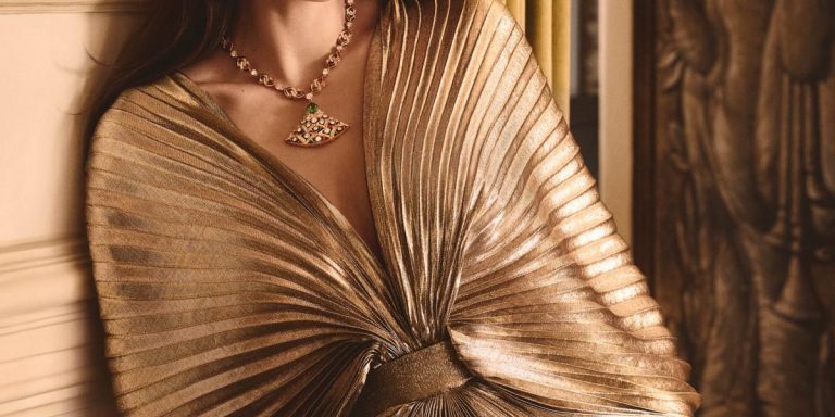 كارمن بصيبص نجمة غلاف "هي".. عندما تتحد النجومية مع الأناقة الراقية