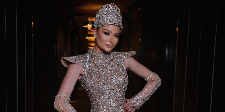 ما بين اكسسوارات الرأس والقفازات وغيرها.. اخترنا لك أكثر القطع البارزة التي زينت إطلالات النجمات الاحتفالية موخرًا