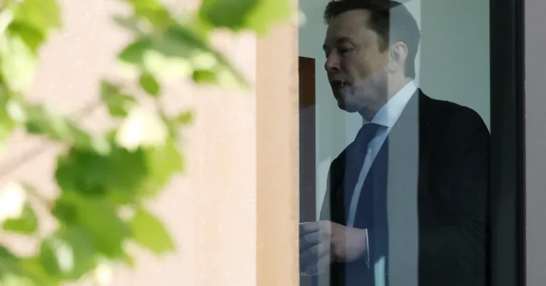 ماسك: كنت"أحمقاً" عندما قدمت تمويلاً مجانياً لإطلاق Open AI