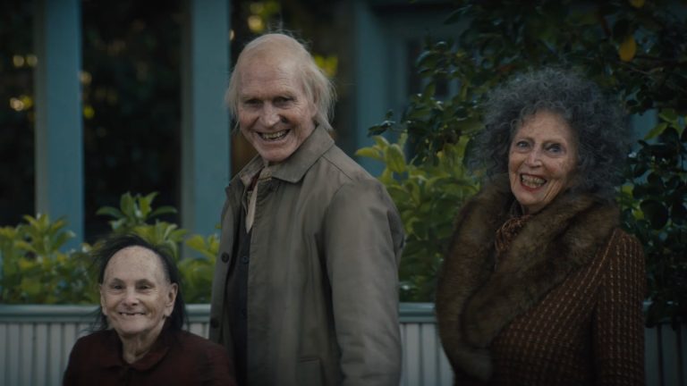 من المقطورة الإضافية يثير الشياطين في كل مكان من المقطورة الإضافية يثير الشياطين في كل مكان