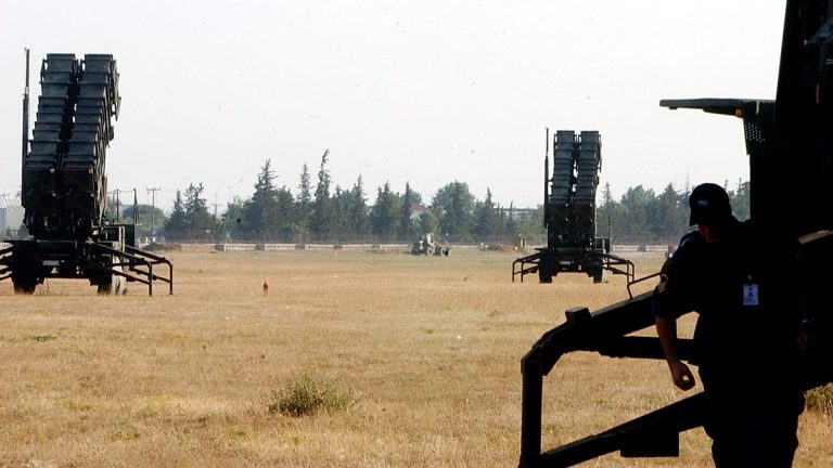 منظومة "باتريوت" اليونانية تُسقط طائرةً مسيّرة في أجواء السعودية