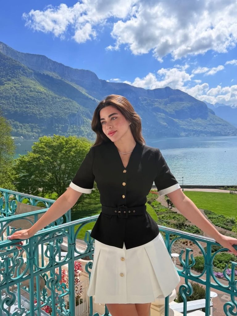 يارا السكري تكشف عن صور جديدة من إجازتها في فرنسا (صور)