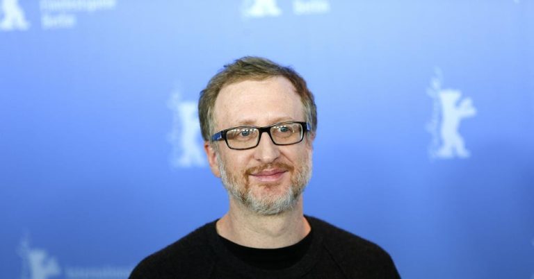 يضيف مهرجان كان السينمائي 16 فيلمًا إلى الاختيارات الرسمية، بما في ذلك فيلم Paper Tiger لجيمس جراي، وفيلم Victorian Psycho مع مايكا مونرو.