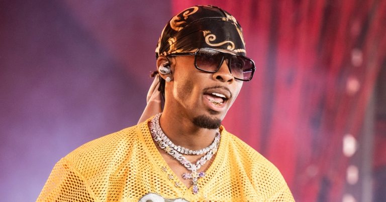 يقول ممثلو الادعاء إن D4vd متهمة بقتل مراهقة بعد أن هددت بالكشف عن التفاصيل "لإنهاء حياته المهنية".