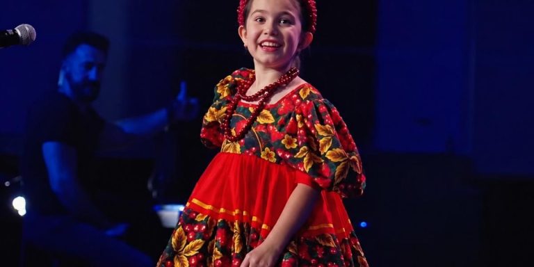أناقة طفولية مرحة.. ستايل العيد للفتيات الصغيرات من وحي إميليا جبر نجمة The Voice Kids أناقة طفولية مرحة.. ستايل العيد للفتيات الصغيرات من وحي إميليا جبر نجمة The Voice Kids