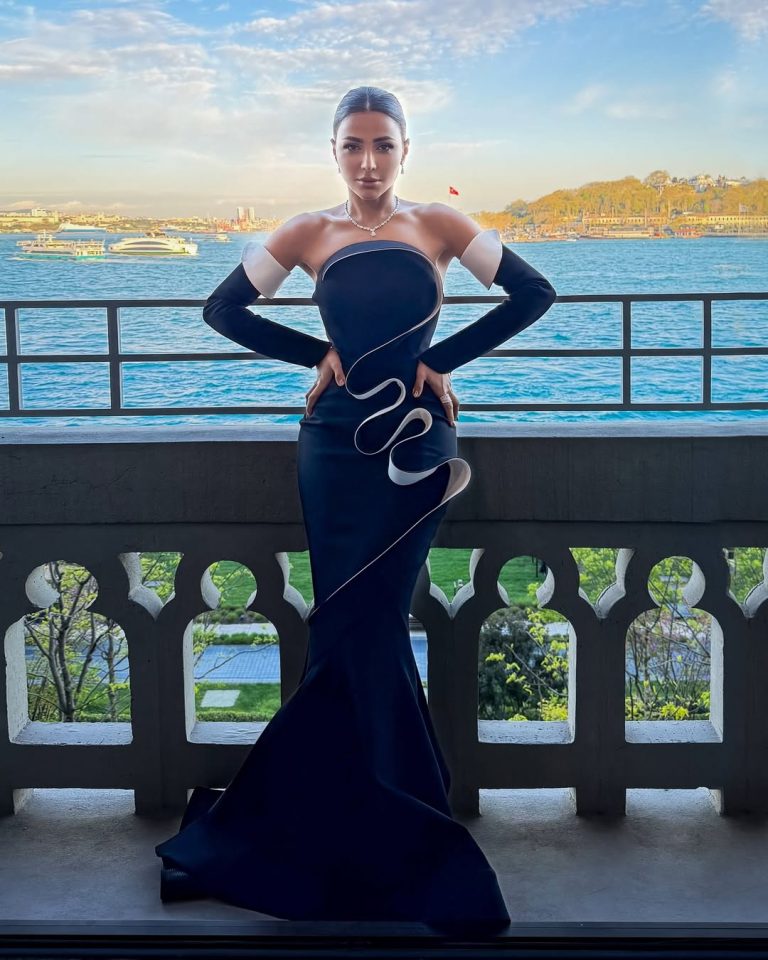 إطلالات النجوم
                        مهيرة عبد العزيز تستعرض جمالها وانوثتها بفستان أسود مميز
                        
                            09 أيار 2026