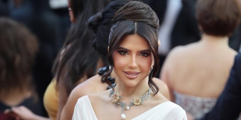 خاص هيَ: العرفج يعبر البحر… إطلالة كويتية تحمل رسالة الصمود إلى ختام مهرجان كان