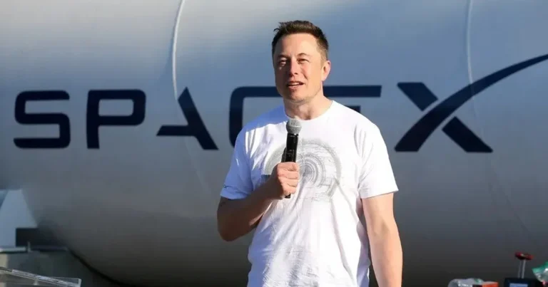 "سبيس إكس" تخفض تقييمها المستهدف قبل الطرح العام