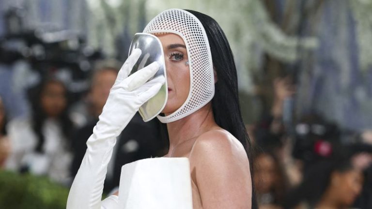 في حفل Met Gala، اختبأت النجوم بما في ذلك كاتي بيري وسارة بولسون على مرأى من الجميع