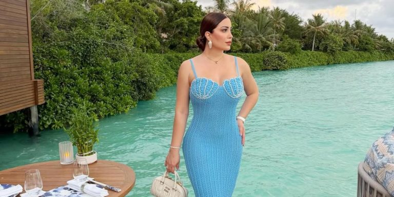 أناقة منعشة بلون البحار.. تدرجات اللون الأزرق تتصدر اختيارات النجمات هذا الموسم