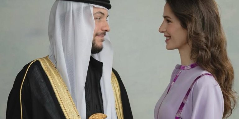 الهوية الأردنية تُزين إطلالة الأميرة رجوة الحسين احتفالًا بذكرى زواجها الهوية الأردنية تُزين إطلالة الأميرة رجوة الحسين احتفالًا بذكرى زواجها 